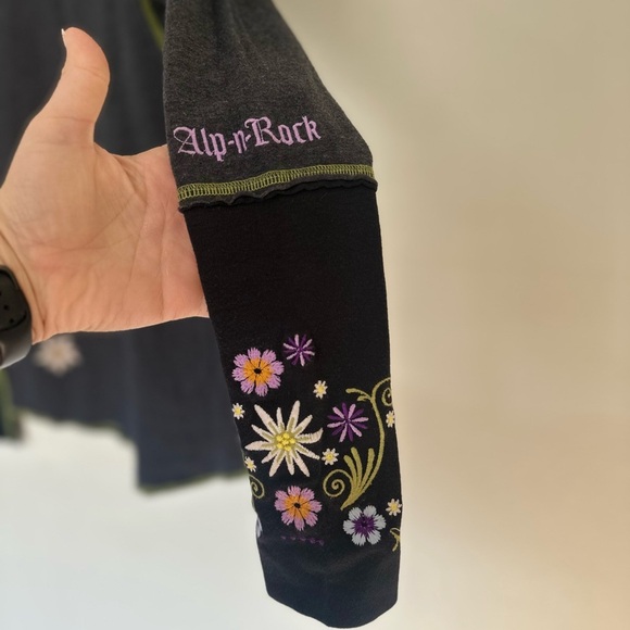 Alp N Rock Vail Henley Top Edelweiss Floral Accents - Picture 2 of 8